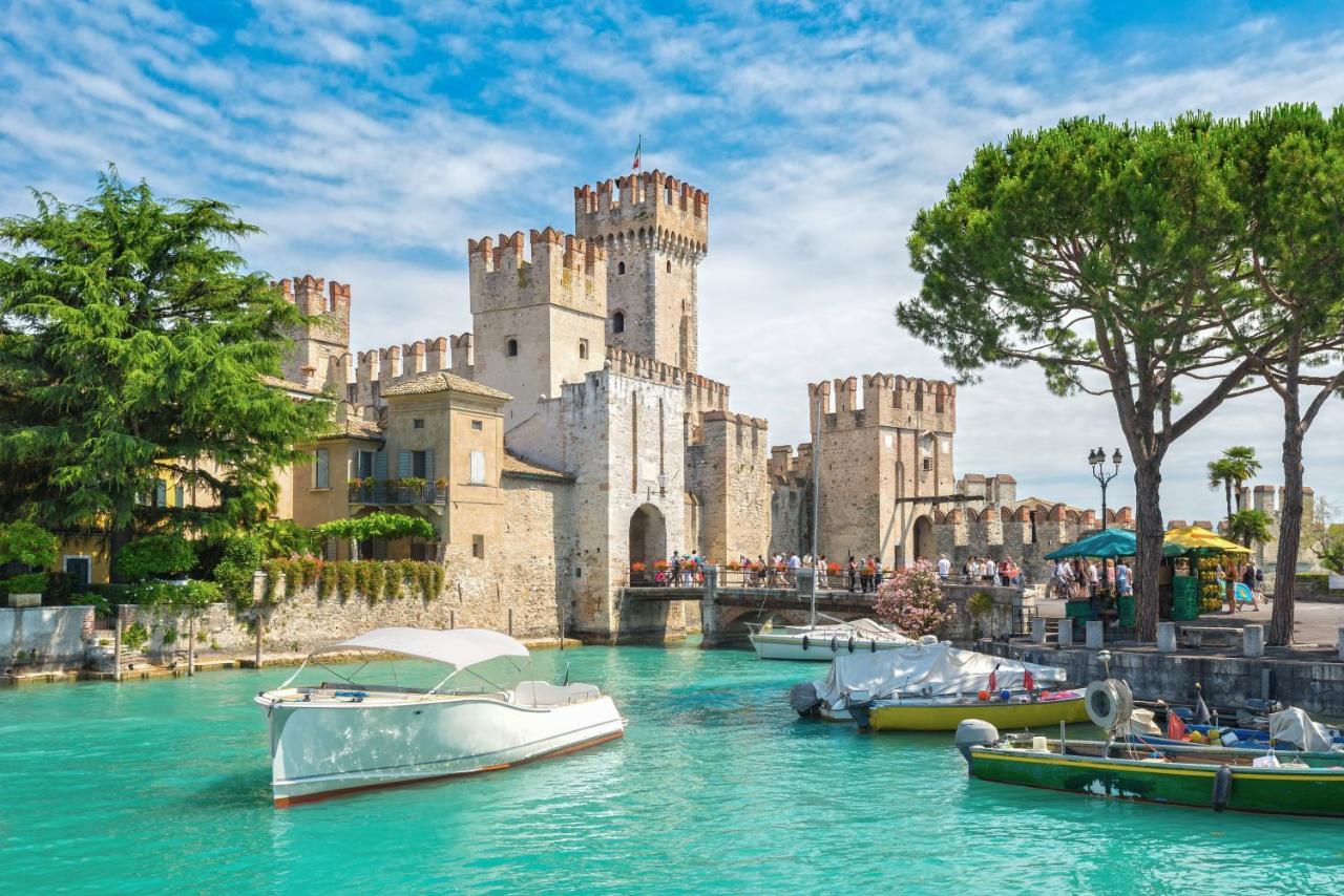 Free Parking - Blue Apartment Vicino Al Centro Sirmione Extérieur photo